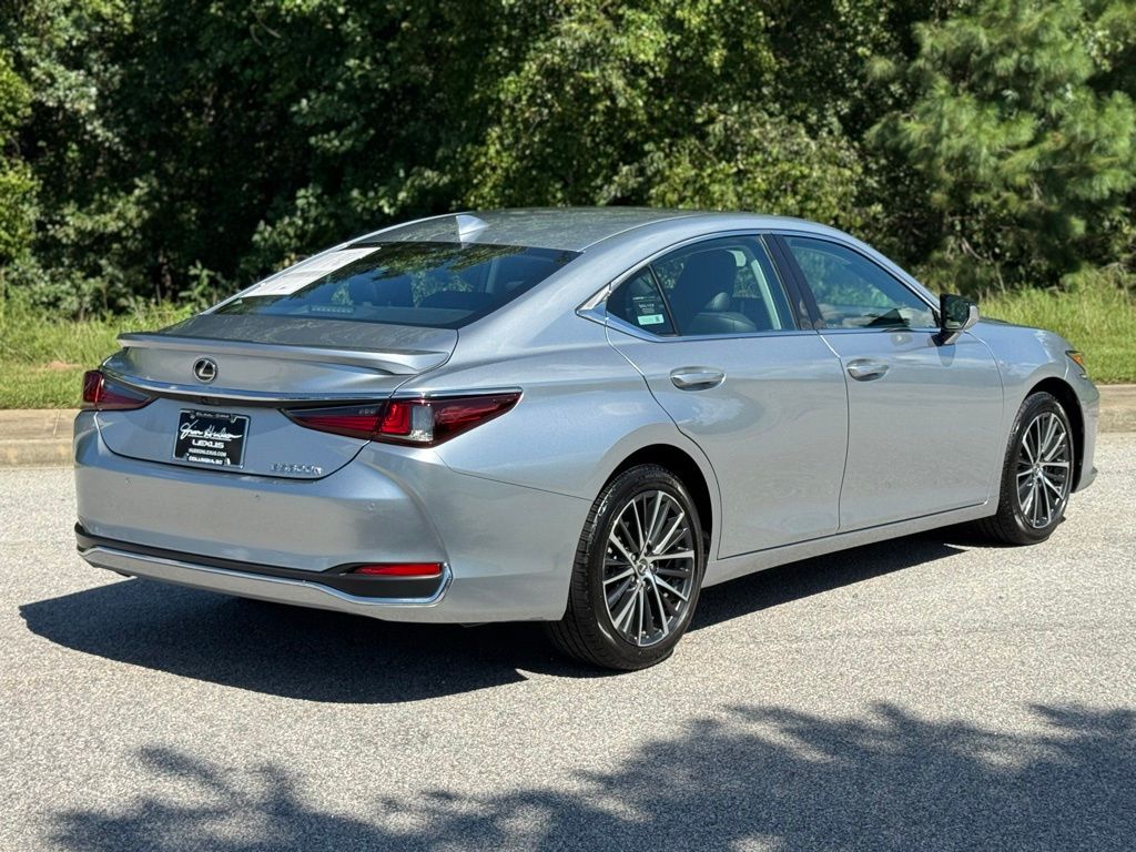 2023 Lexus ES 300h photo 9