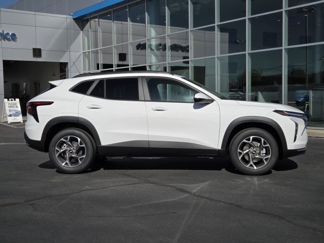 2026 Chevrolet Trax LT photo 3