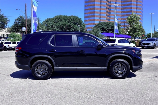 2025 Honda Pilot TrailSport photo 4