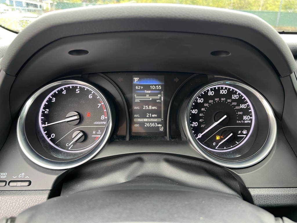 2020 Toyota Camry SE photo 18