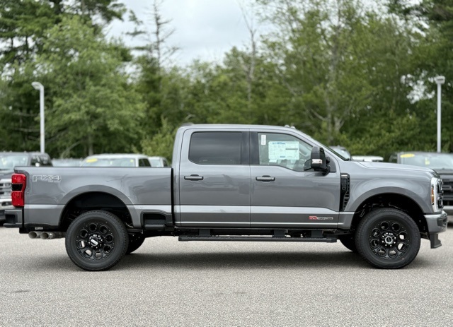 2025 Ford F-350 Lariat photo 3