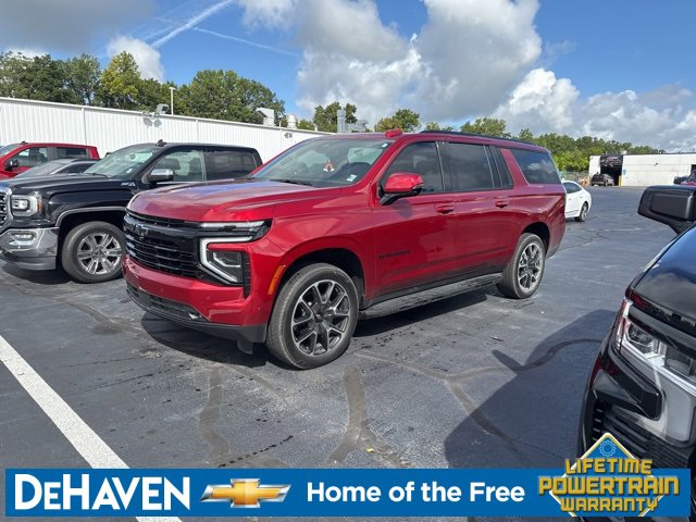 2025 Chevrolet Suburban RST photo 2