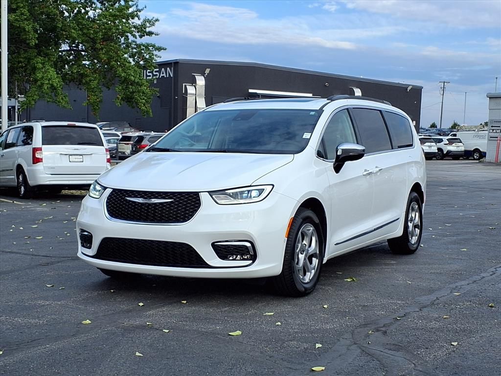 Used 2023 Chrysler Pacifica Limited with VIN 2C4RC3GG5PR609894 for sale in Kansas City