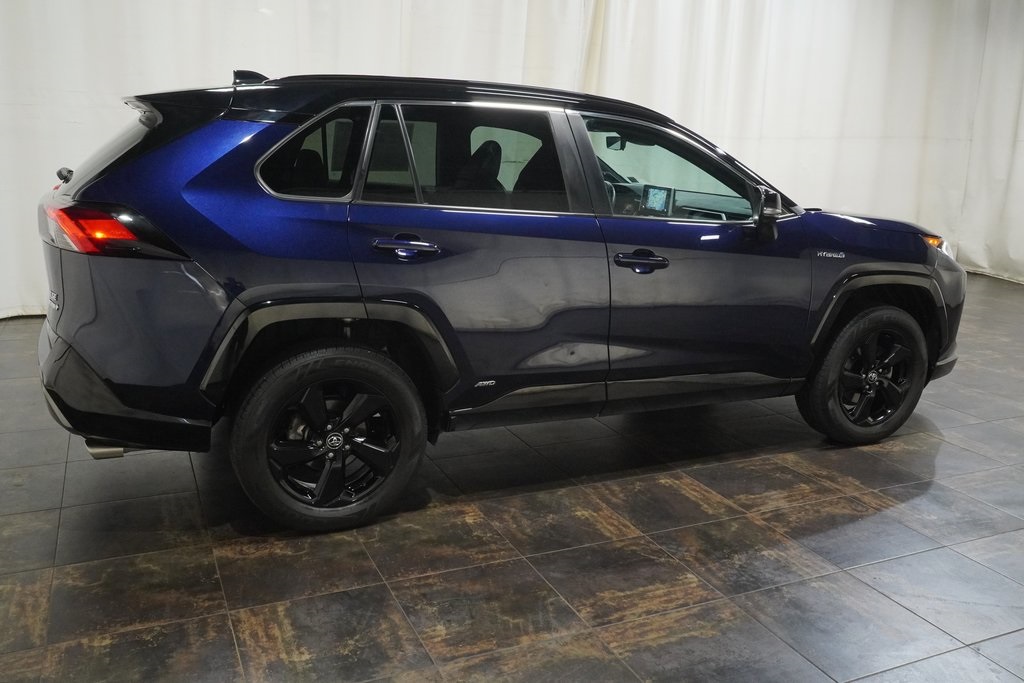 2020 Toyota RAV4 Hybrid XSE photo 3