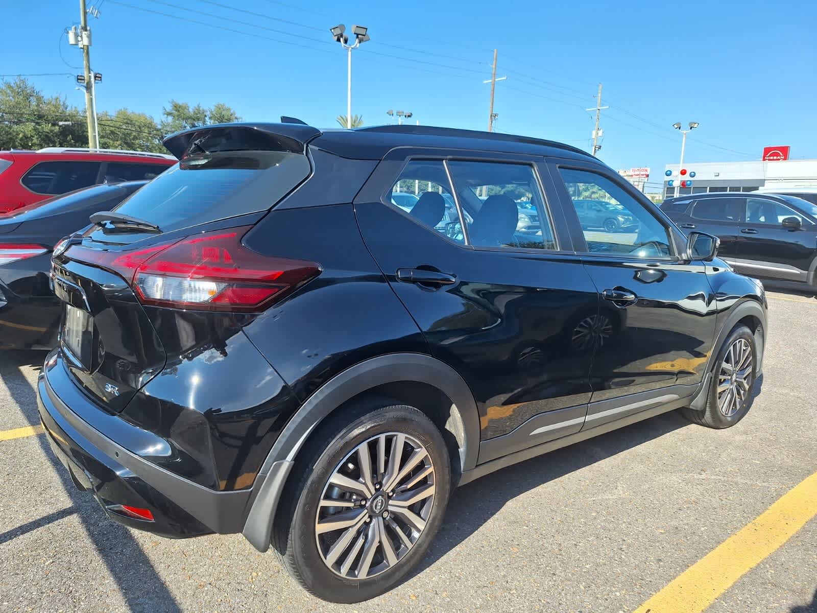 2023 Nissan Kicks SR photo 4