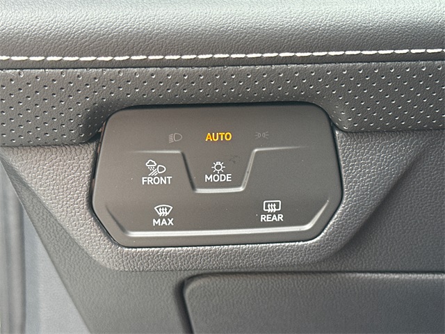 2025 Volkswagen Atlas Cross Sport SEL Premium R-Line photo 33