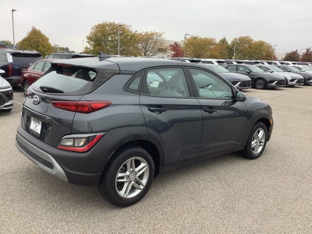 2022 Hyundai Kona SE photo 3