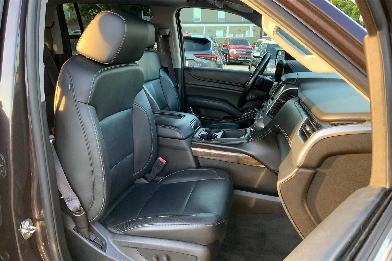 2015 Chevrolet Suburban LT photo 8
