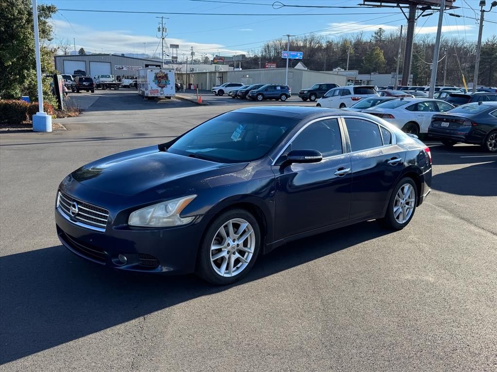2010 Nissan Maxima SV's photo