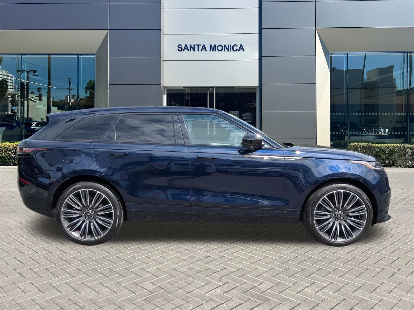 2023 Land Rover Range Rover Velar R-Dynamic S photo 4