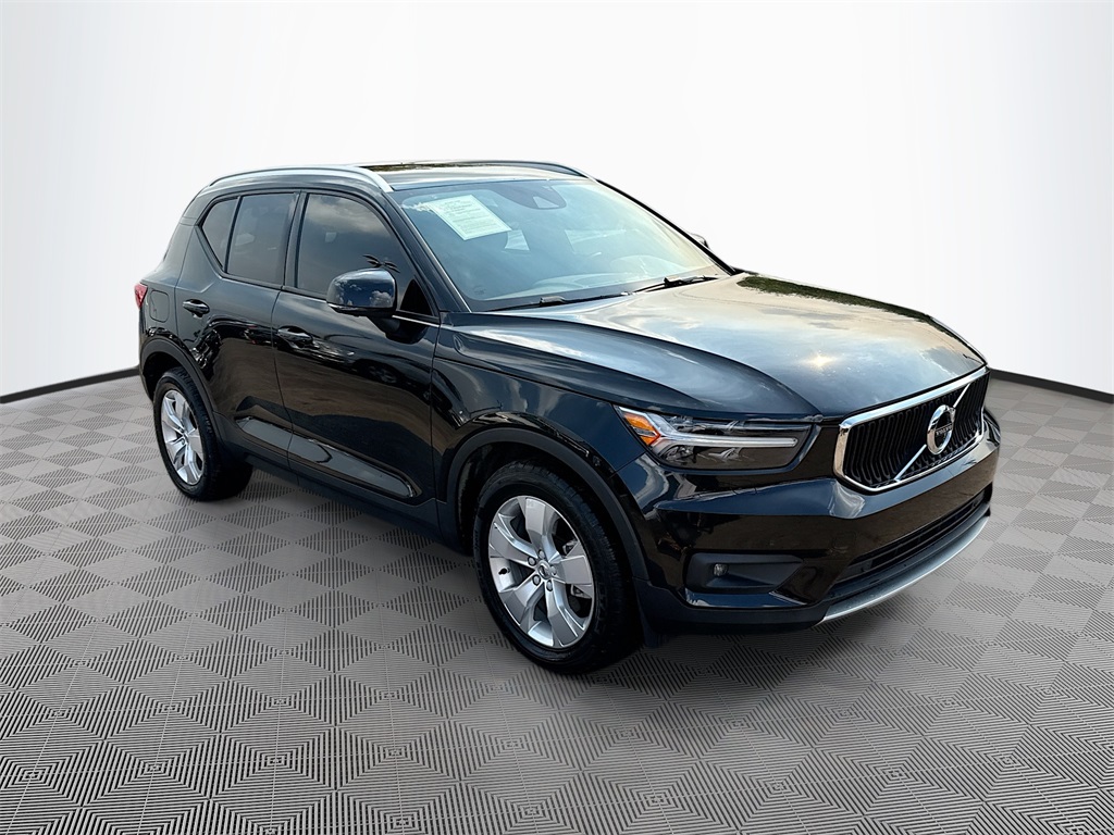 2021 Volvo XC40 Momentum photo 3