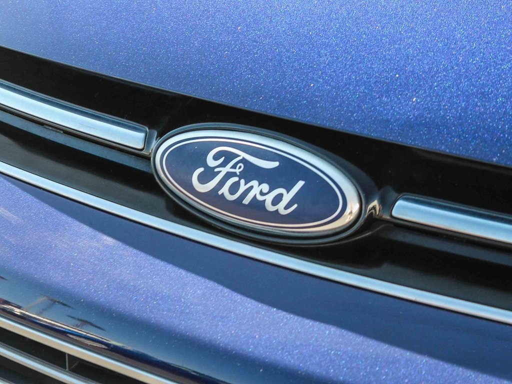 2016 Ford C-Max Energi SEL photo 4
