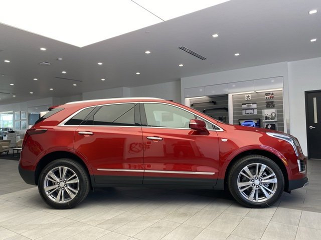 2025 Cadillac XT5 Premium Luxury photo 2