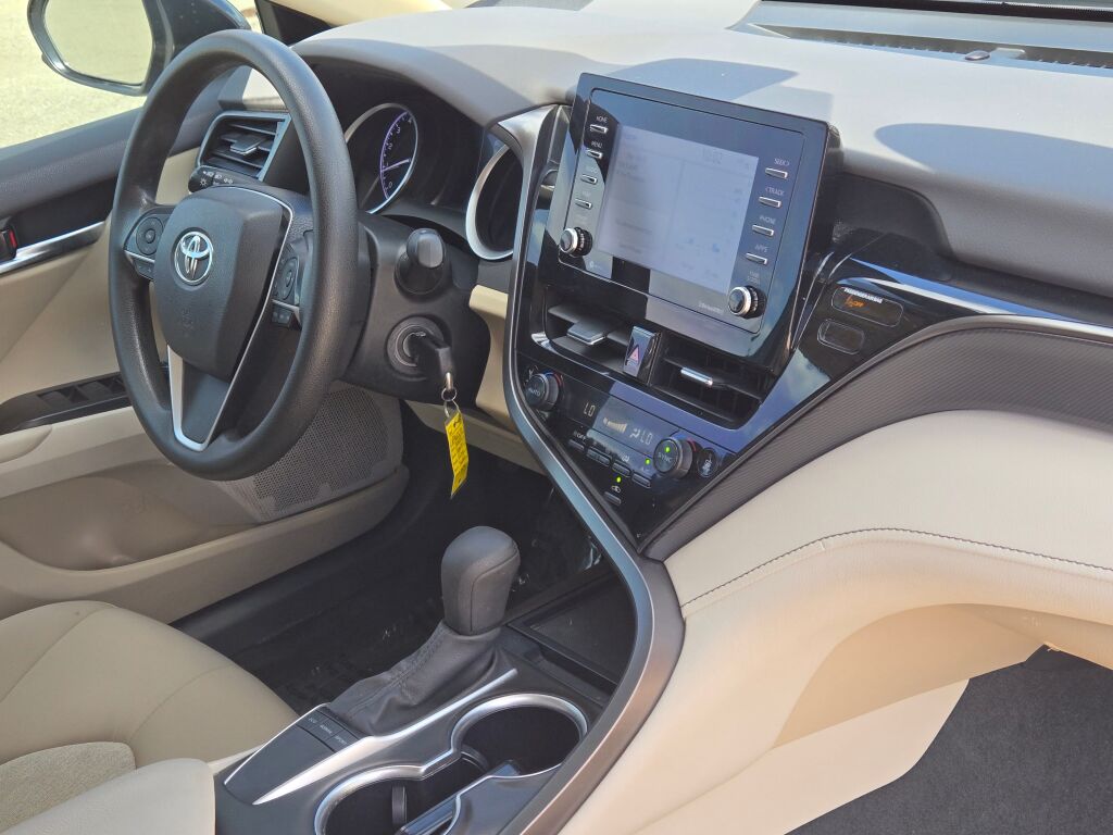 2022 Toyota Camry LE photo 5