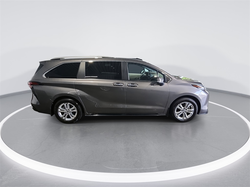 2023 Toyota Sienna Platinum photo 9
