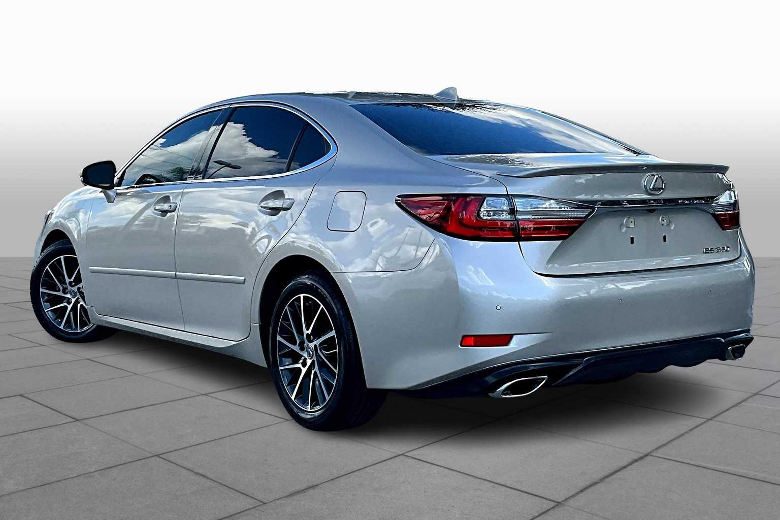 2017 Lexus ES 350 photo 11