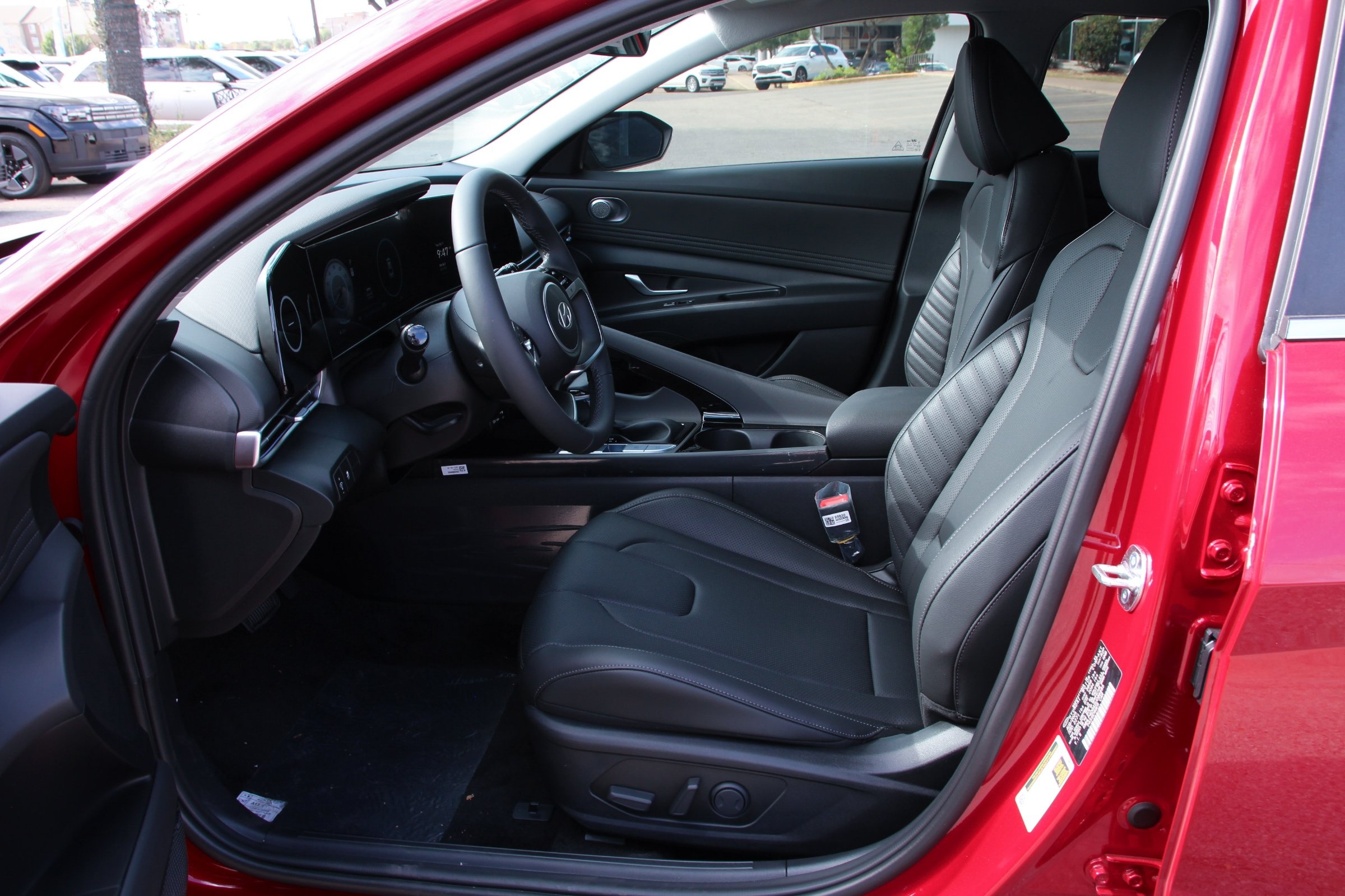2025 Hyundai Elantra Limited photo 9