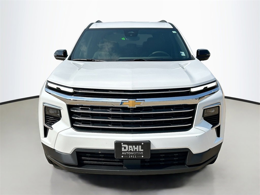 2026 Chevrolet Traverse photo 2
