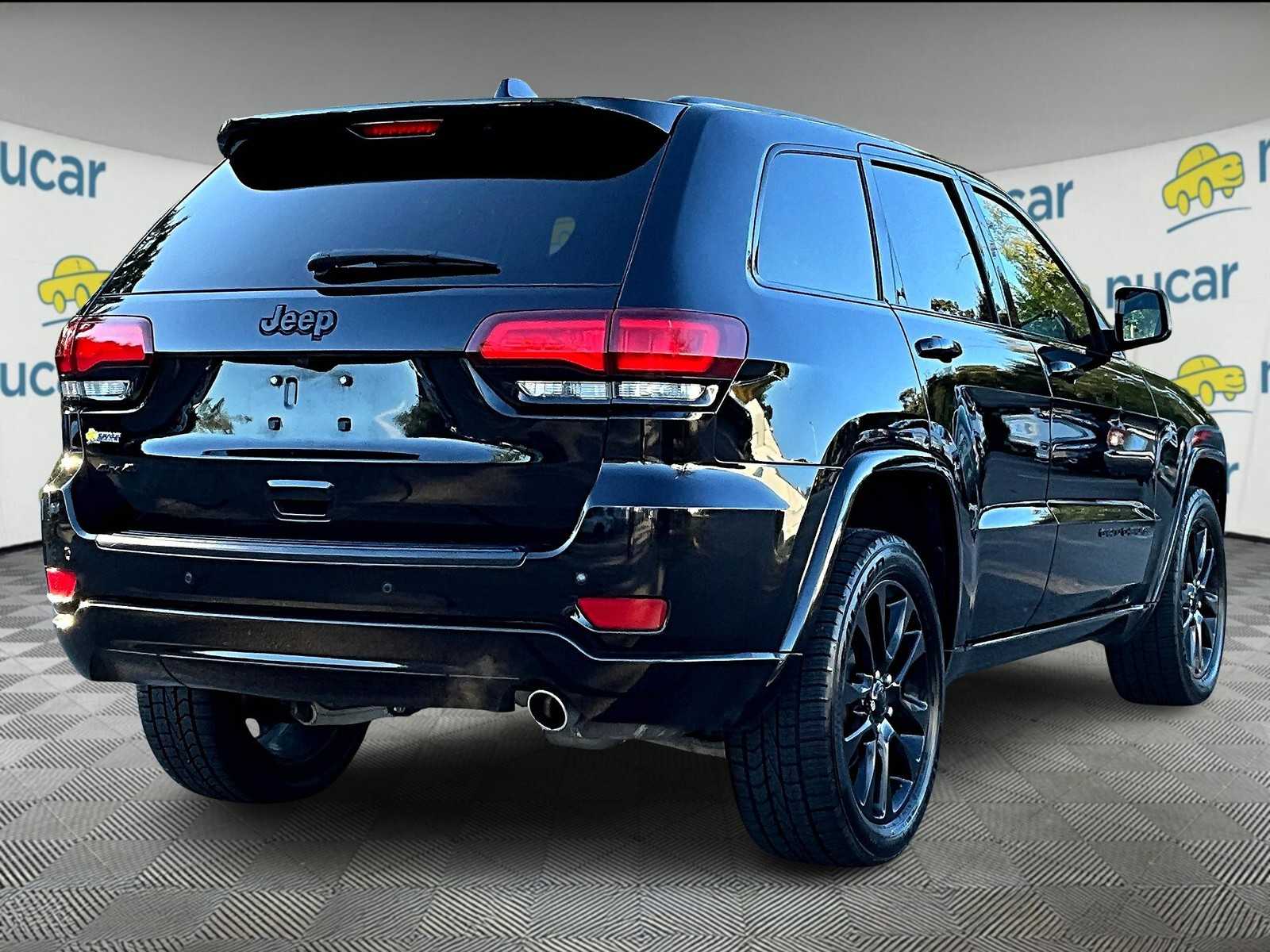 2020 Jeep Grand Cherokee Altitude photo 3