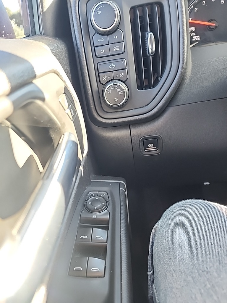 2022 Chevrolet Silverado 1500 Custom photo 13
