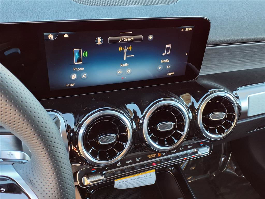 2026 Mercedes Benz GLB 250 photo 3