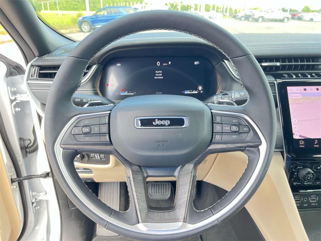 2025 Jeep Grand Cherokee Limited photo 15