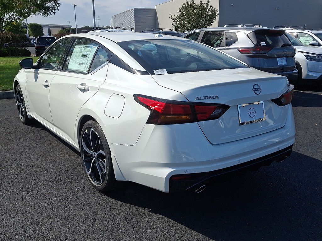 2025 Nissan Altima 2.5 SR photo 3