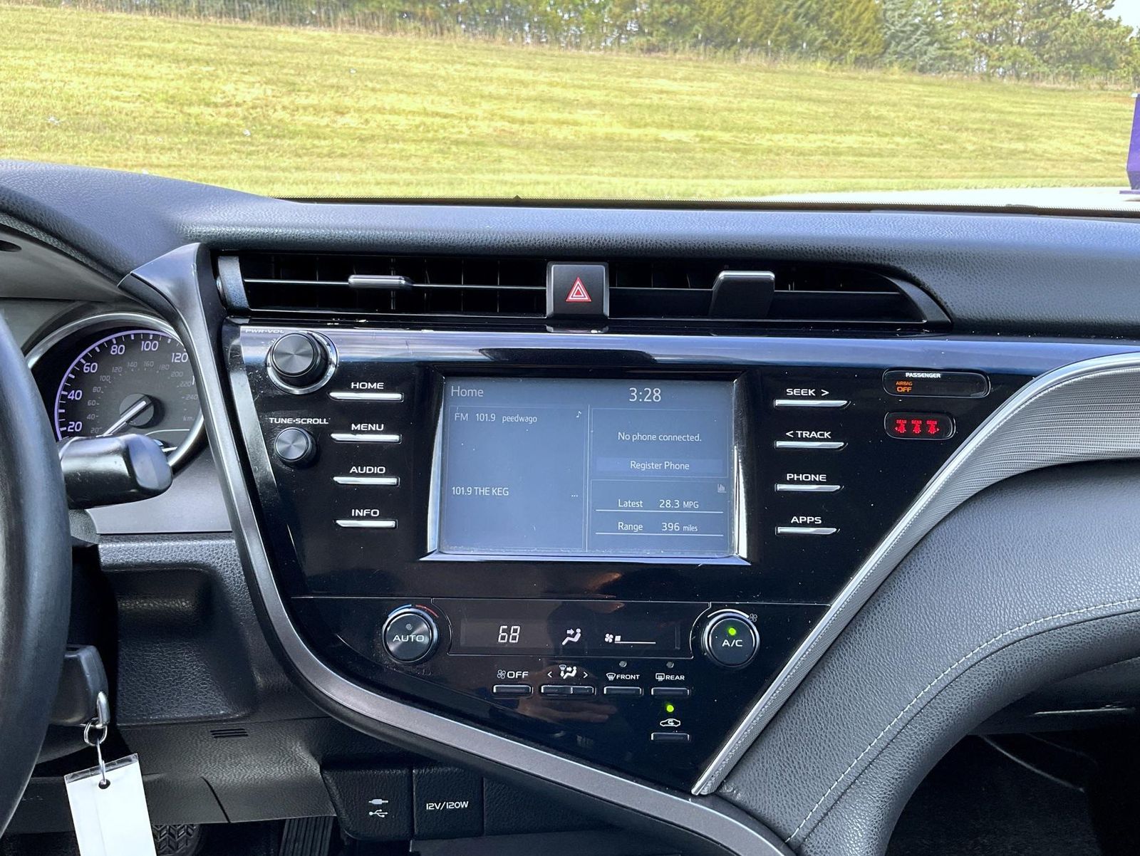 2018 Toyota Camry SE photo 11