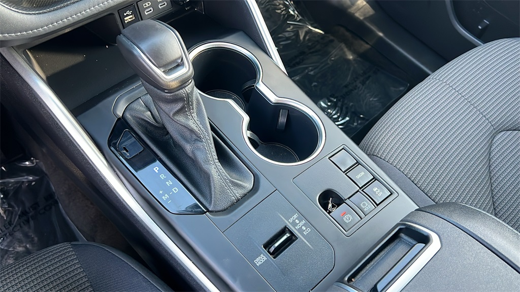 2024 Toyota Highlander LE photo 14