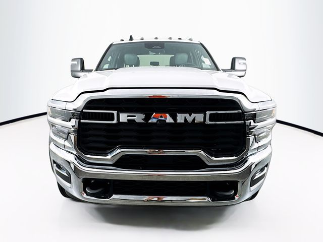 2025 Ram 5500 Tradesman photo 2