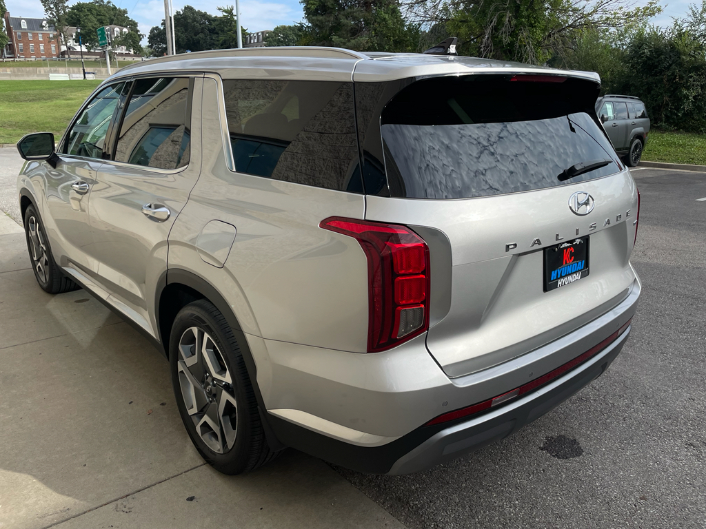 2025 Hyundai Palisade Limited photo 2
