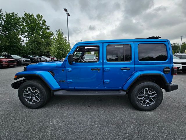 2025 Jeep Wrangler Sahara photo 4