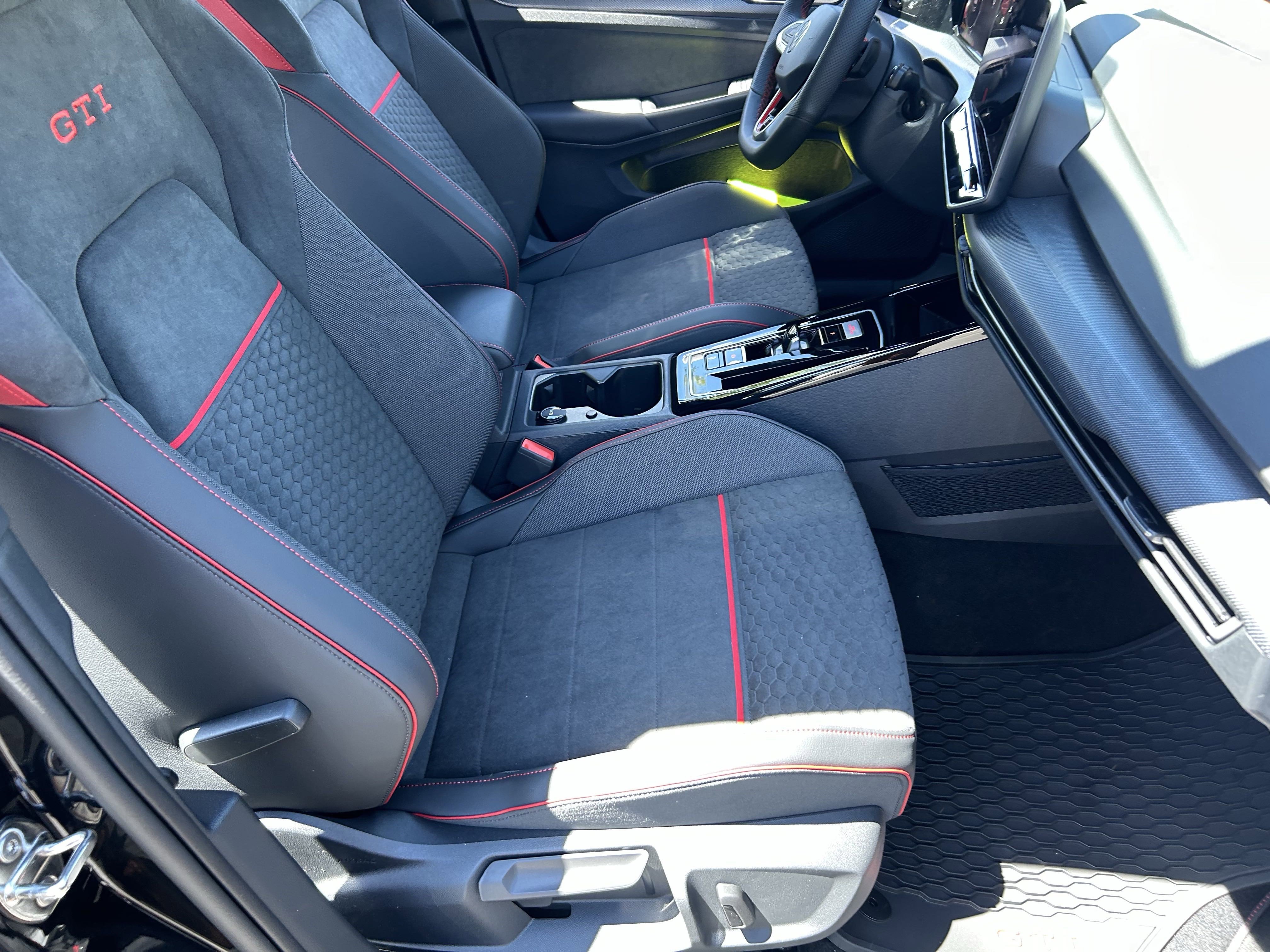 2025 Volkswagen Golf GTI SE photo 2