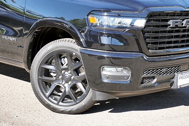 New 2026 Diamond Black Crystal Pearl-Coat Exterior Paint RAM Laramie image 4