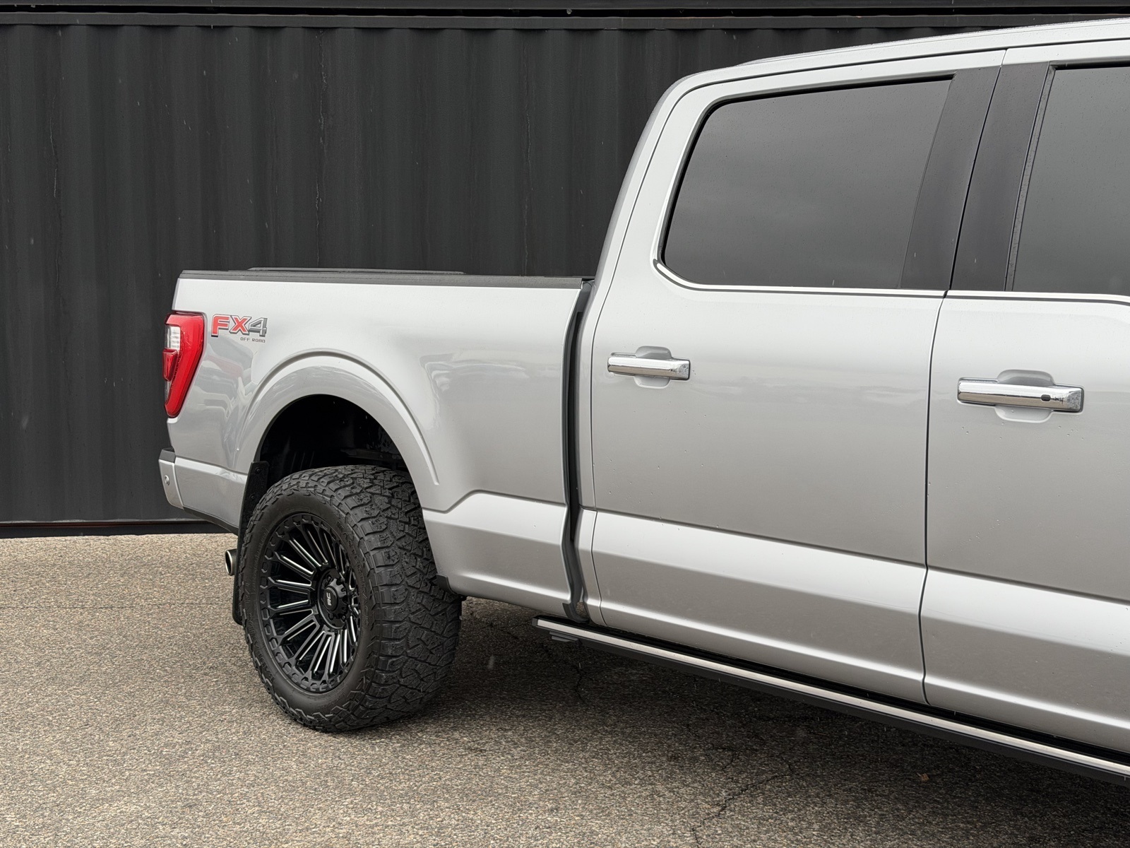 2023 Ford F-150 Platinum photo 4