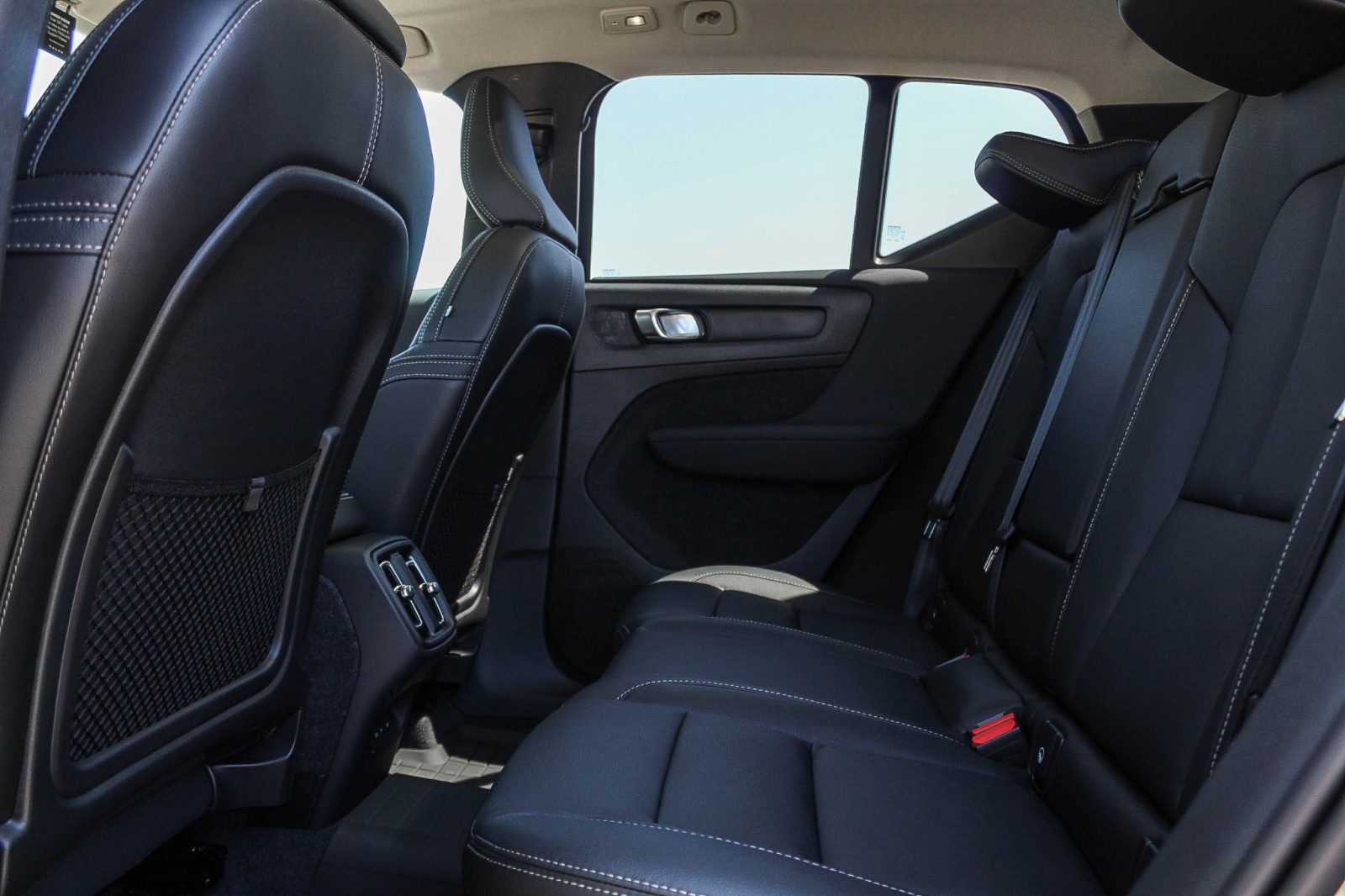 2024 Volvo XC40 Plus photo 17