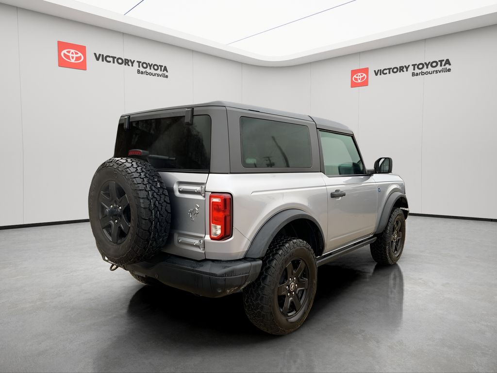 2024 Ford Bronco Black Diamond photo 2