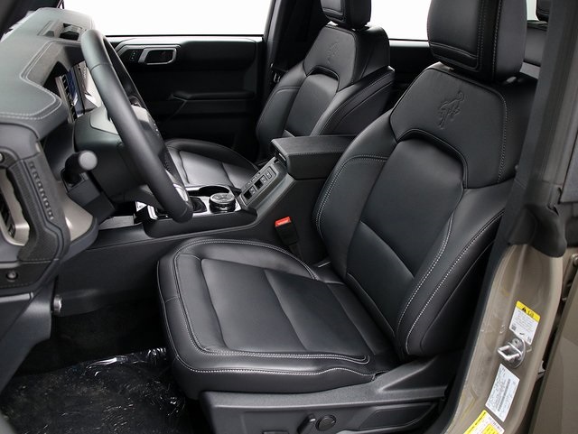 2025 Ford Bronco Outer Banks photo 9