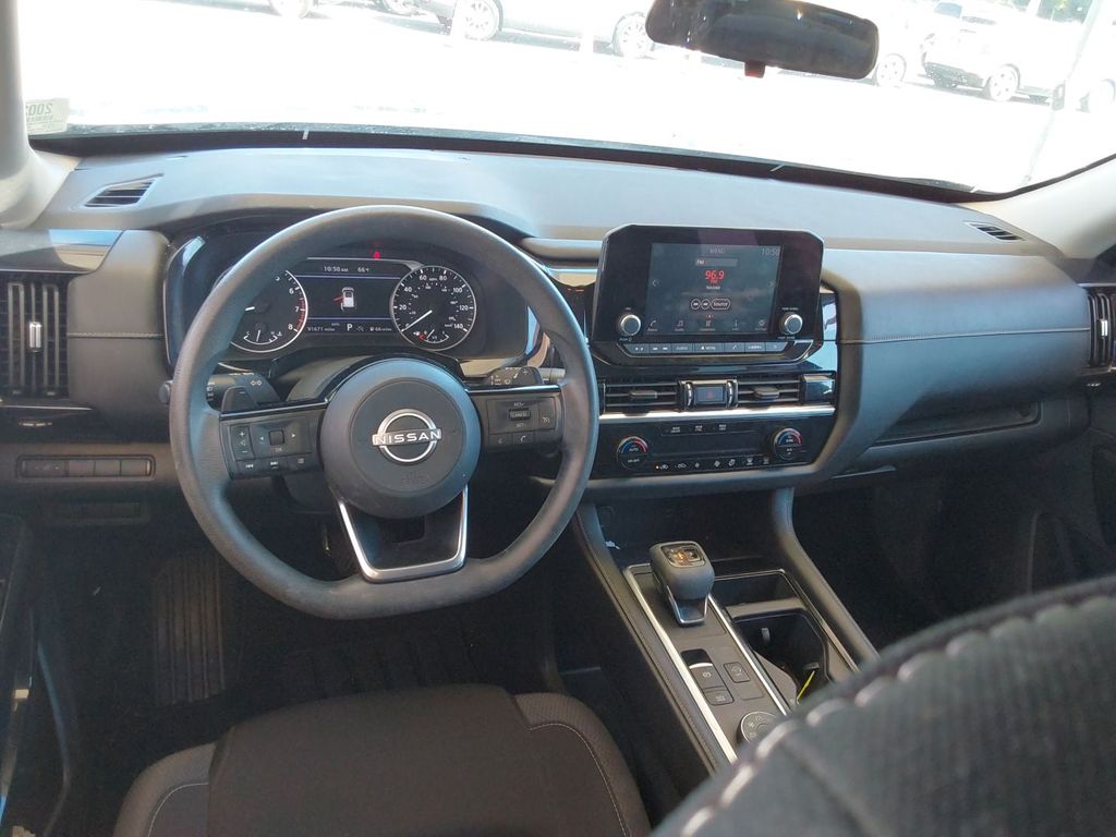 2022 Nissan Pathfinder S photo 3