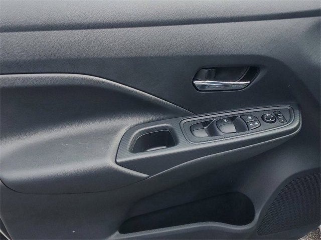 2025 Nissan Versa SV photo 5