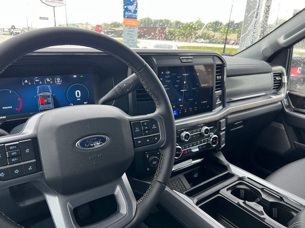2025 Ford F-250 Lariat photo 10