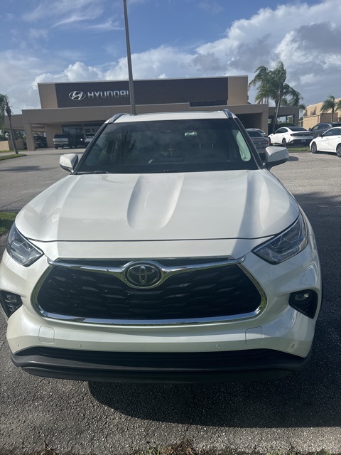 2020 Toyota Highlander Limited photo 2