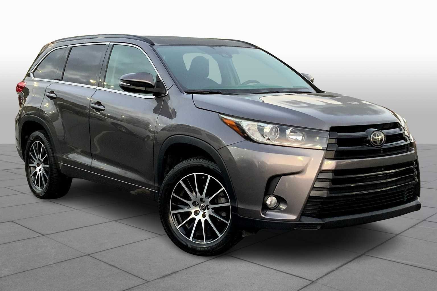 2018 Toyota Highlander SE photo 2