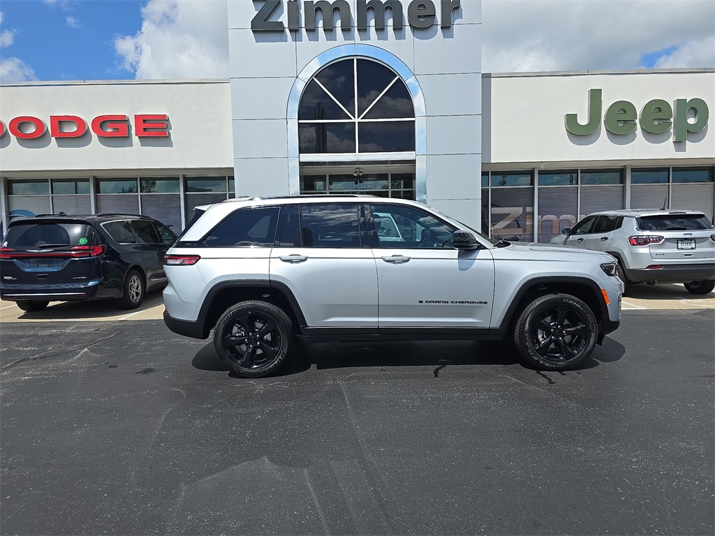 2025 Jeep Grand Cherokee Altitude photo 4