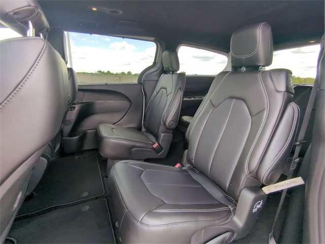 2026 Chrysler Voyager LX photo 15