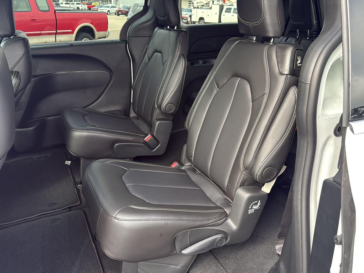 2026 Chrysler Pacifica photo 9