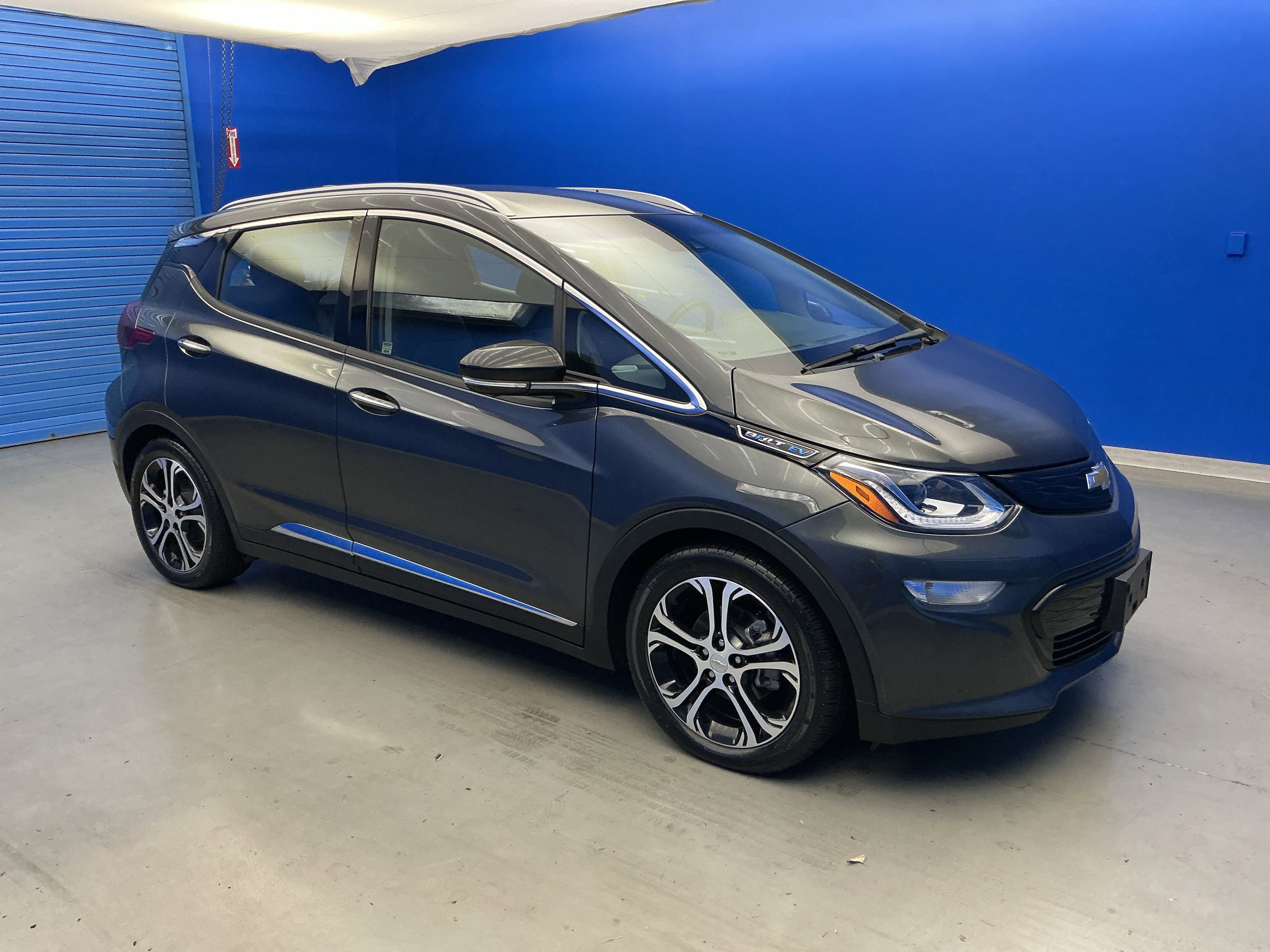 Used 2021 Chevrolet Bolt EV Premier with VIN 1G1FZ6S00M4101370 for sale in Jeffersontown, KY