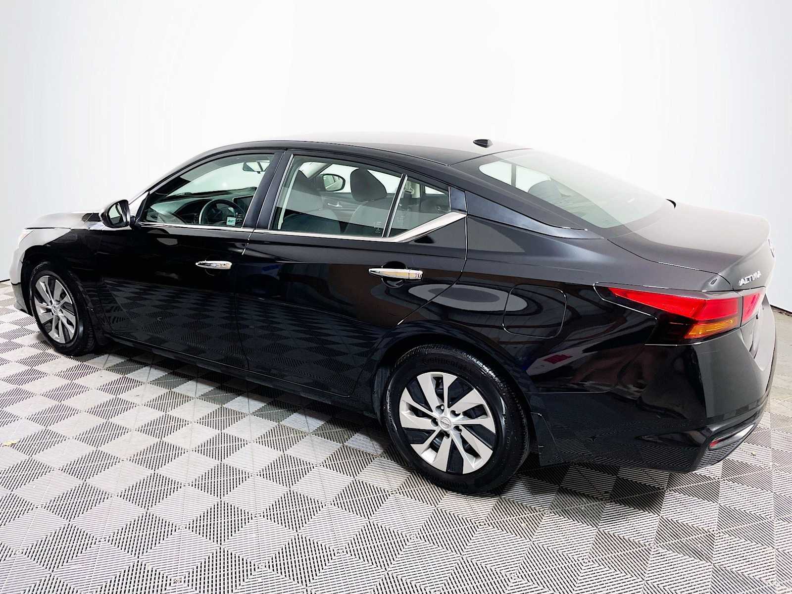 2019 Nissan Altima 2.5 S photo 6