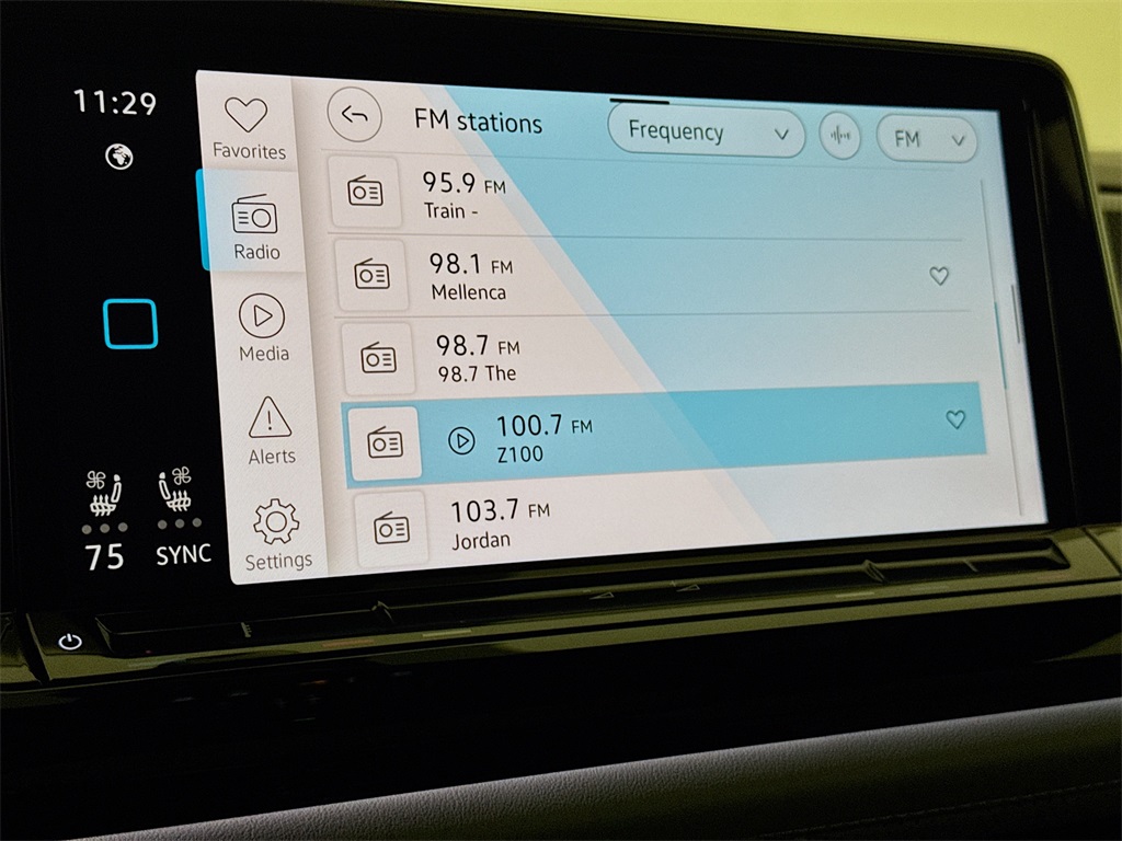 2025 Volkswagen Atlas Cross Sport SEL R-Line photo 25