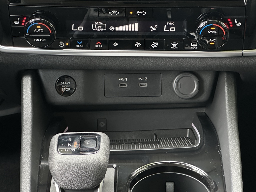 2025 Nissan Rogue SL photo 24